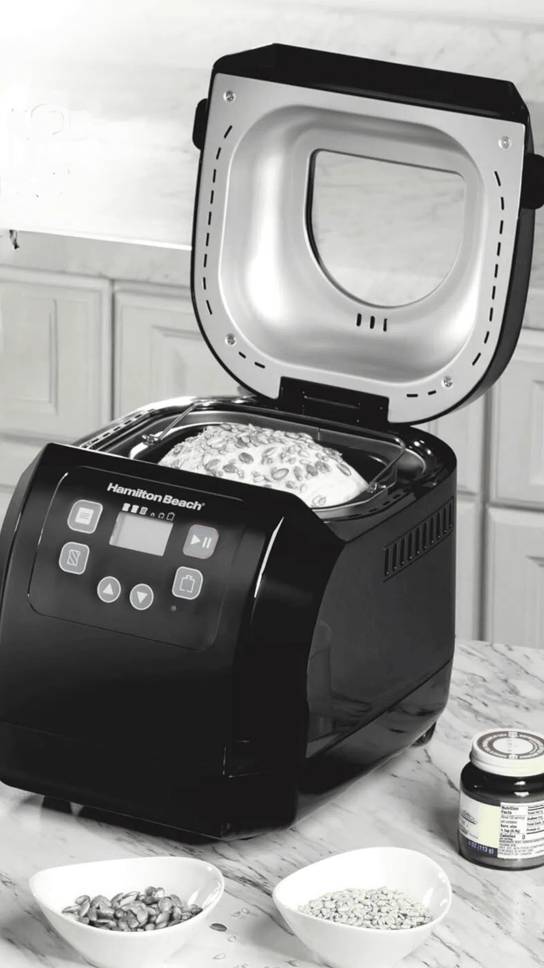 Máquina para hacer pan Hamilton Beach con la tapa superior abierta