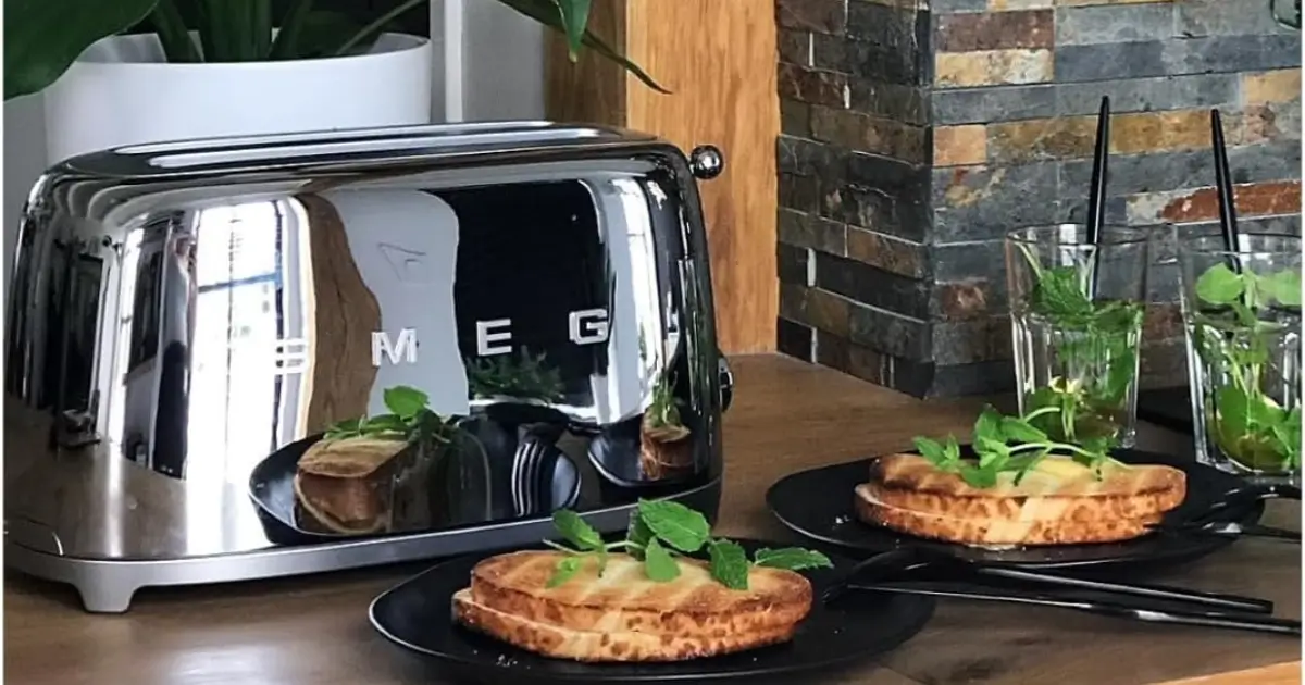 Tostadora SMEG Plateada